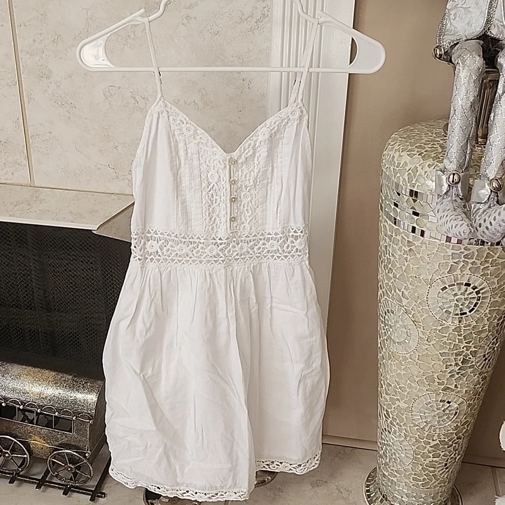 ๐๐ฉท ABERCROMBIE CROCHET EMBROIDERED MINI DRESS ๐ฉท๐ - Picture 1 of 17